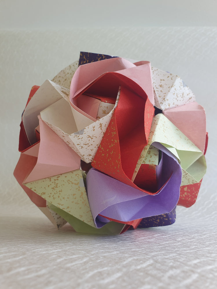 TSUKUTTE-YA’s Flower Kusudama (華のくす玉) Origami DIY kit is based on Japanese traditional used for incense and potpourri. Flower Kusudama Origami DIY kit is designed by Ochanomizu Origami Kaikan a Japanese original Origami creator. Send from Japan, make Japan quality DIY kit at home to add a touch of Japan in your daily life.