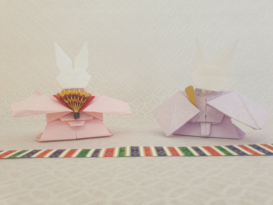 TSUKUTTE-YA’s Rabbits Hina Dolls (ひな人形) Origami DIY kit is based on Japanese traditional “Girls day festival”. Hina Dolls Origami DIY kit is designed by Ochanomizu Origami Kaikan a Japanese original Origami creator. Send from Japan, make Japan quality DIY kit at home to add a touch of Japan in your daily life.