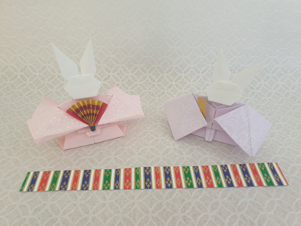 TSUKUTTE-YA’s Rabbits Hina Dolls (ひな人形) Origami DIY kit is based on Japanese traditional “Girls day festival”. Hina Dolls Origami DIY kit is designed by Ochanomizu Origami Kaikan a Japanese original Origami creator. Send from Japan, make Japan quality DIY kit at home to add a touch of Japan in your daily life.