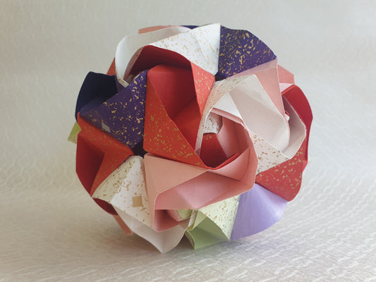 TSUKUTTE-YA’s Flower Kusudama (華のくす玉) Origami DIY kit is based on Japanese traditional used for incense and potpourri. Flower Kusudama Origami DIY kit is designed by Ochanomizu Origami Kaikan a Japanese original Origami creator. Send from Japan, make Japan quality DIY kit at home to add a touch of Japan in your daily life.