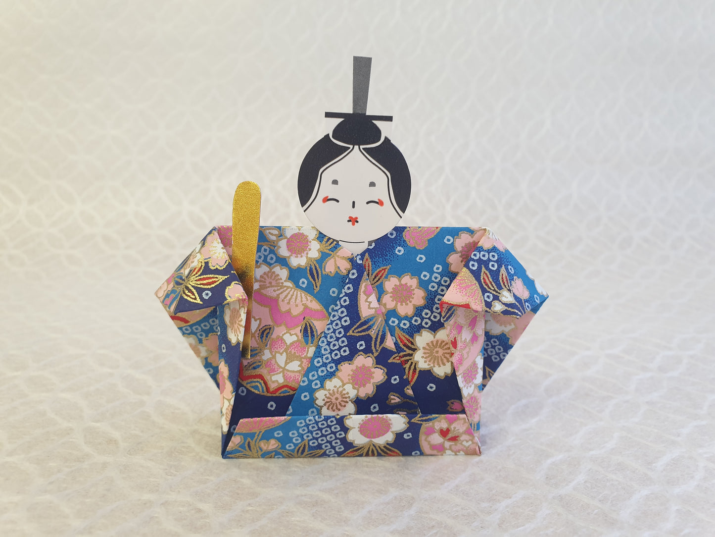TSUKUTTE-YA’s Hina Dolls (ひな人形) Origami DIY kit is based on Japanese traditional “Girls day festival”. Hina Dolls Origami DIY kit is designed by Ochanomizu Origami Kaikan a Japanese original Origami creator. Send from Japan, make Japan quality DIY kit at home to add a touch of Japan in your daily life.